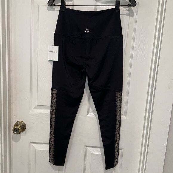 Beyond Yoga Down the Line Metallic High Rise Leggings Size Small - Picture 4 of 10